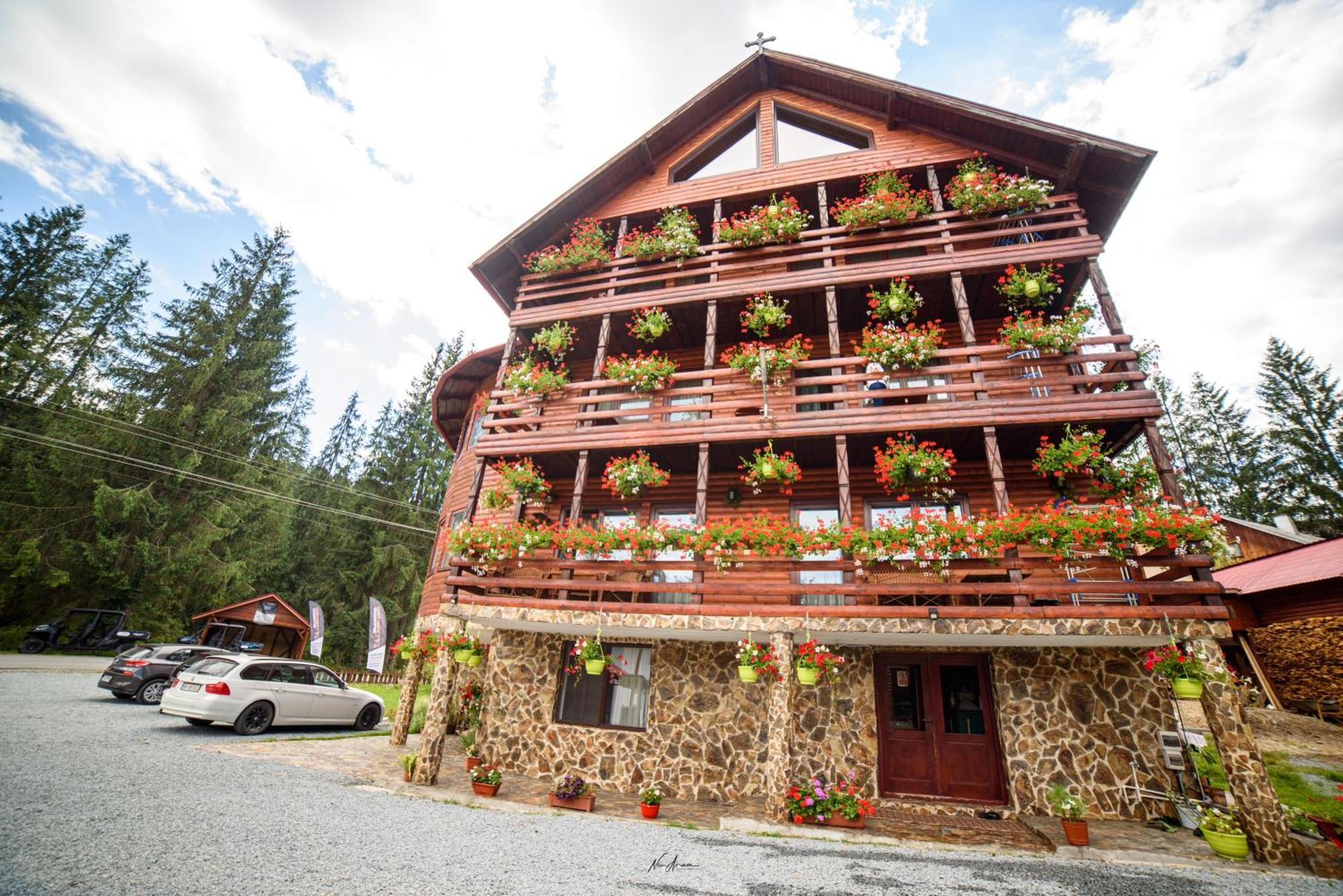 Hotel Casa Binu Arieşeni Exterior foto