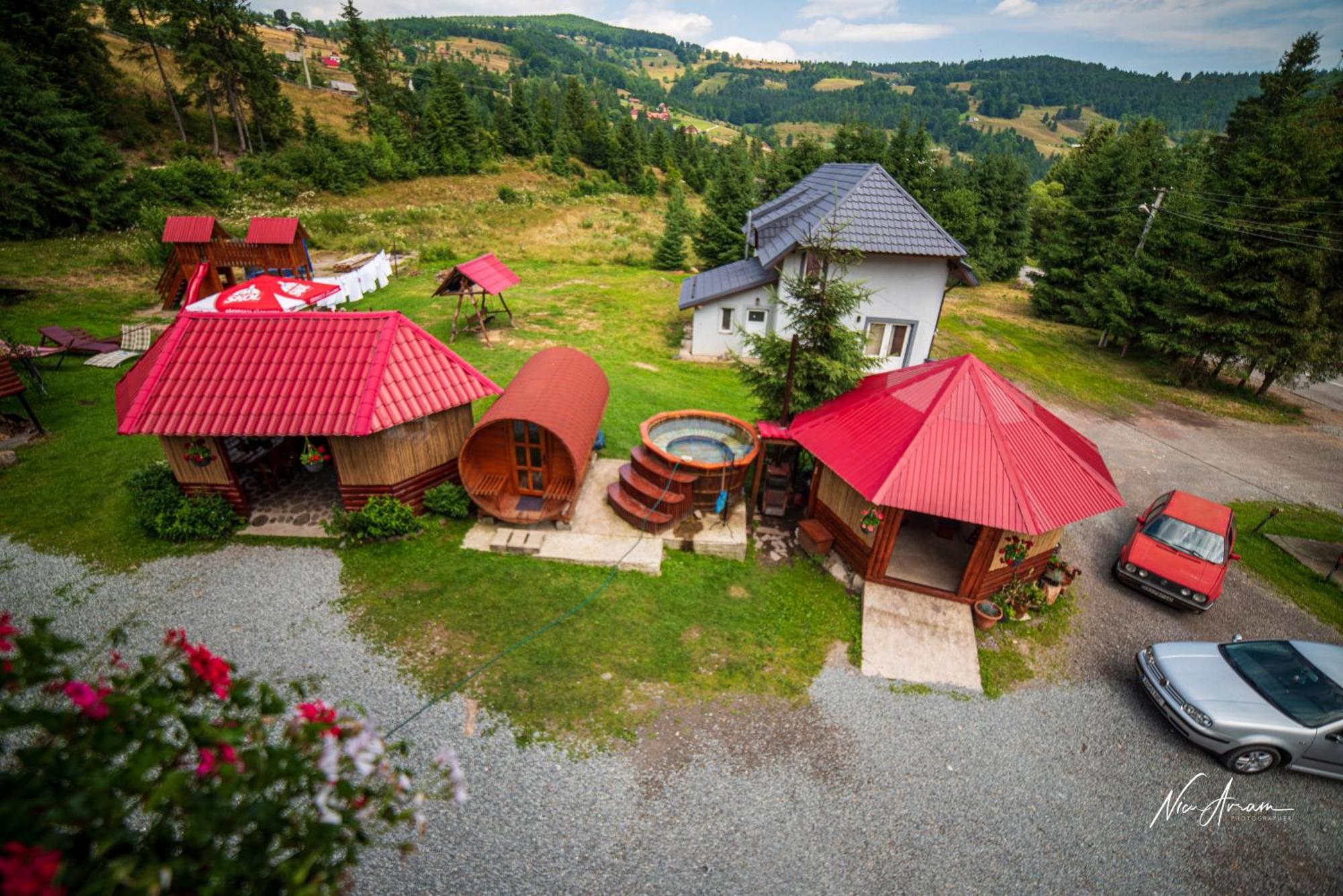 Hotel Casa Binu Arieşeni Exterior foto